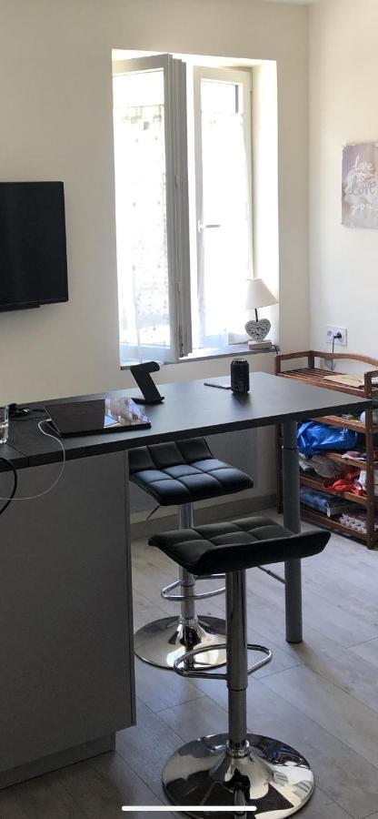 Appartement Lisieux Calme Tres Bien Equipe Exterior photo